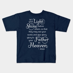 Let your light shine before others, so that they may see your good works Kids T-Shirt